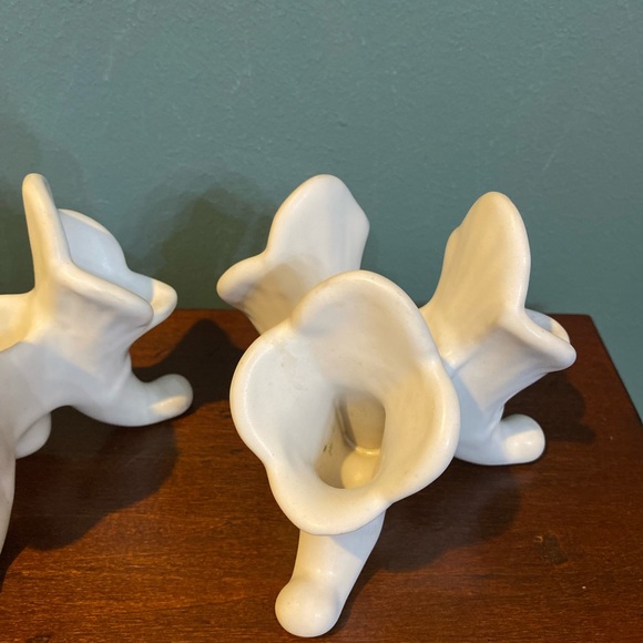 Pair Of  Van Briggle Pottery White Matte Cornocopia / Tulip Vases Candle Holders - Picture 3 of 9
